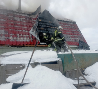 В коллективном саду в Кушве пожарные тушили огонь